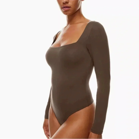 Aritzia Babaton Contour Squareneck Longsleeve Bodysuit in Coffee Bean Brown - Picture 3 of 11